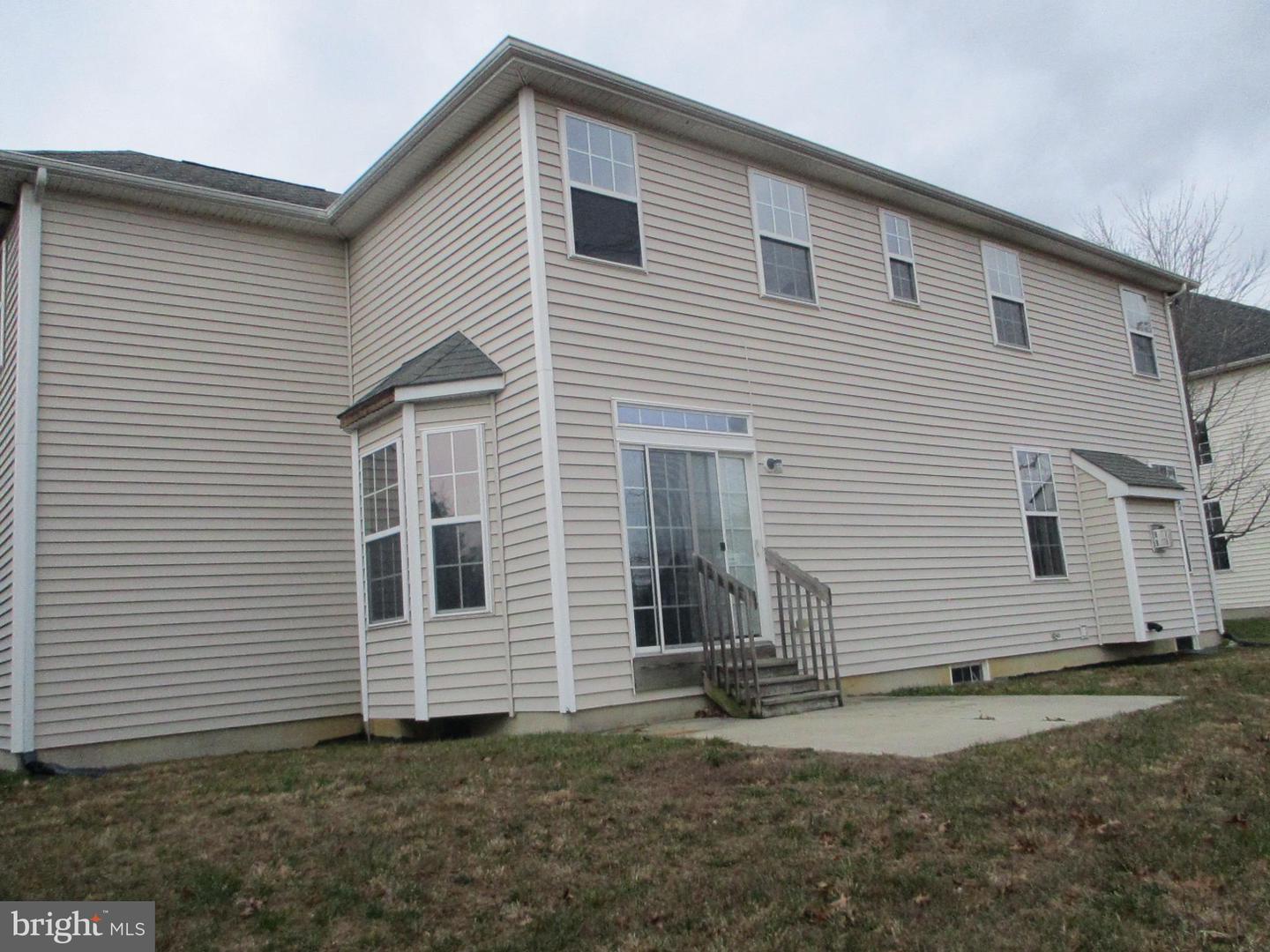 4 Westbury Dr