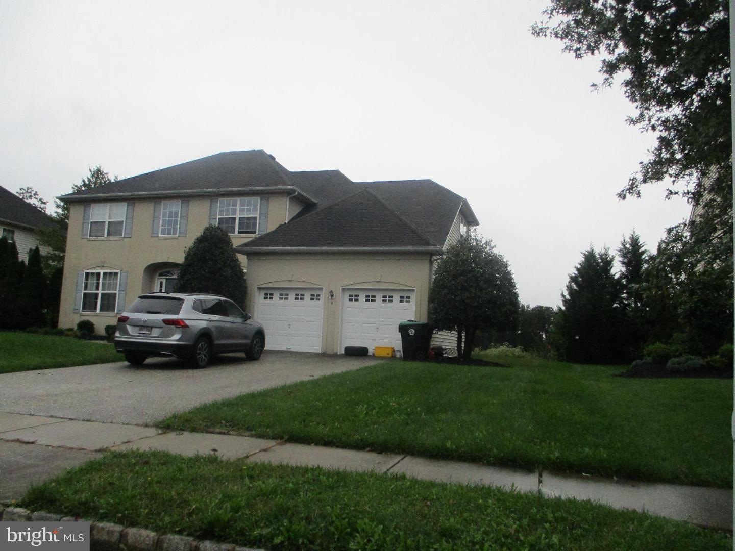 4 Westbury Dr