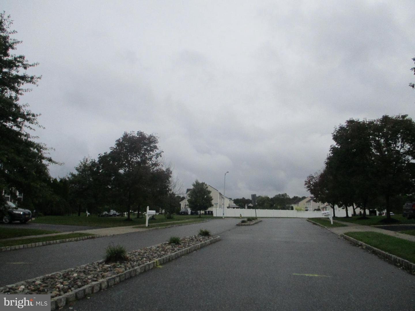 4 Westbury Dr