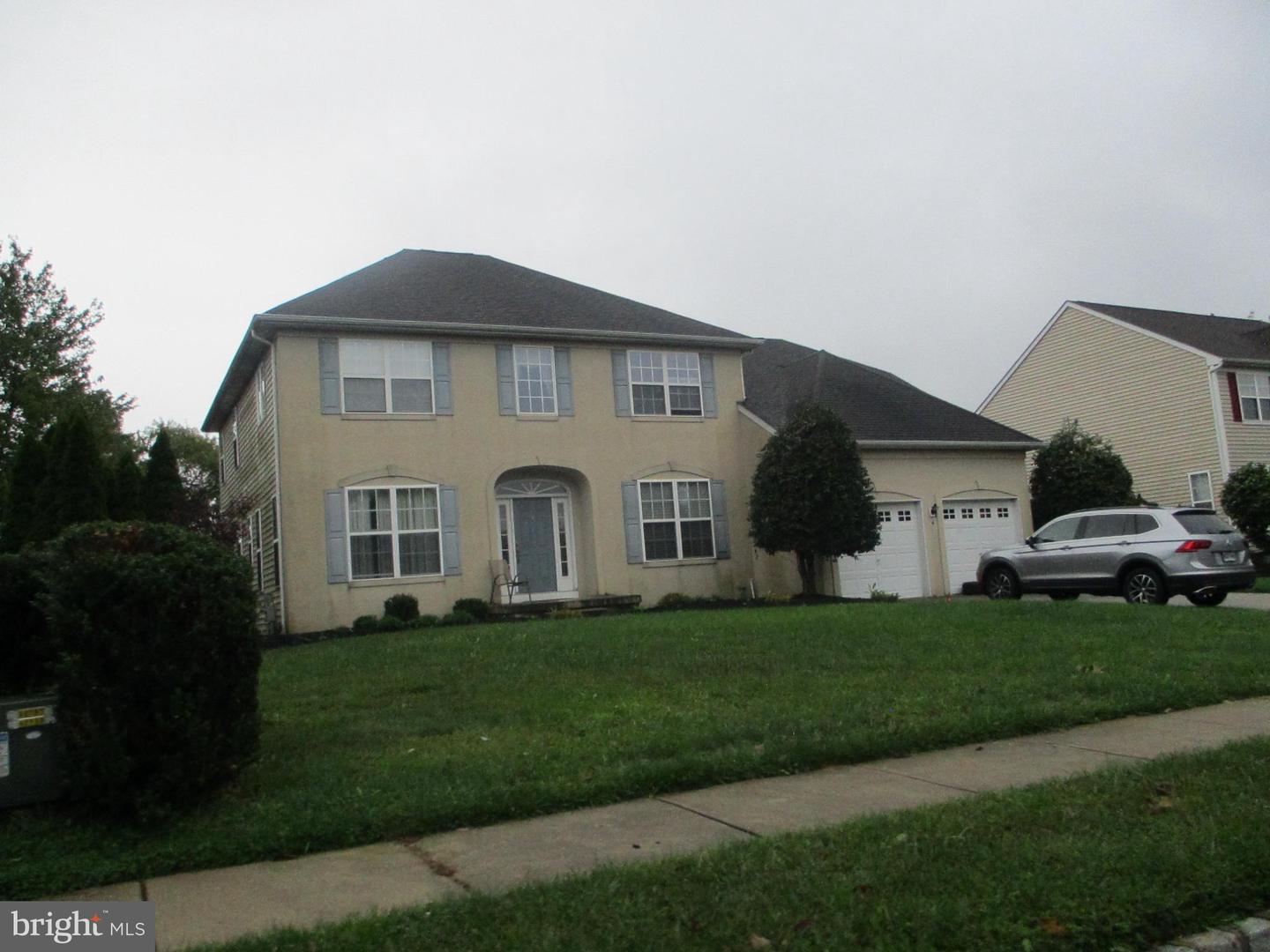 4 Westbury Dr