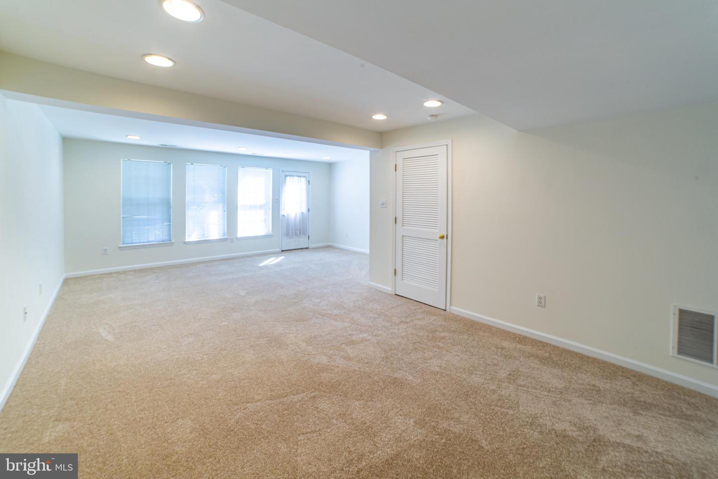 68 Colts Neck Dr