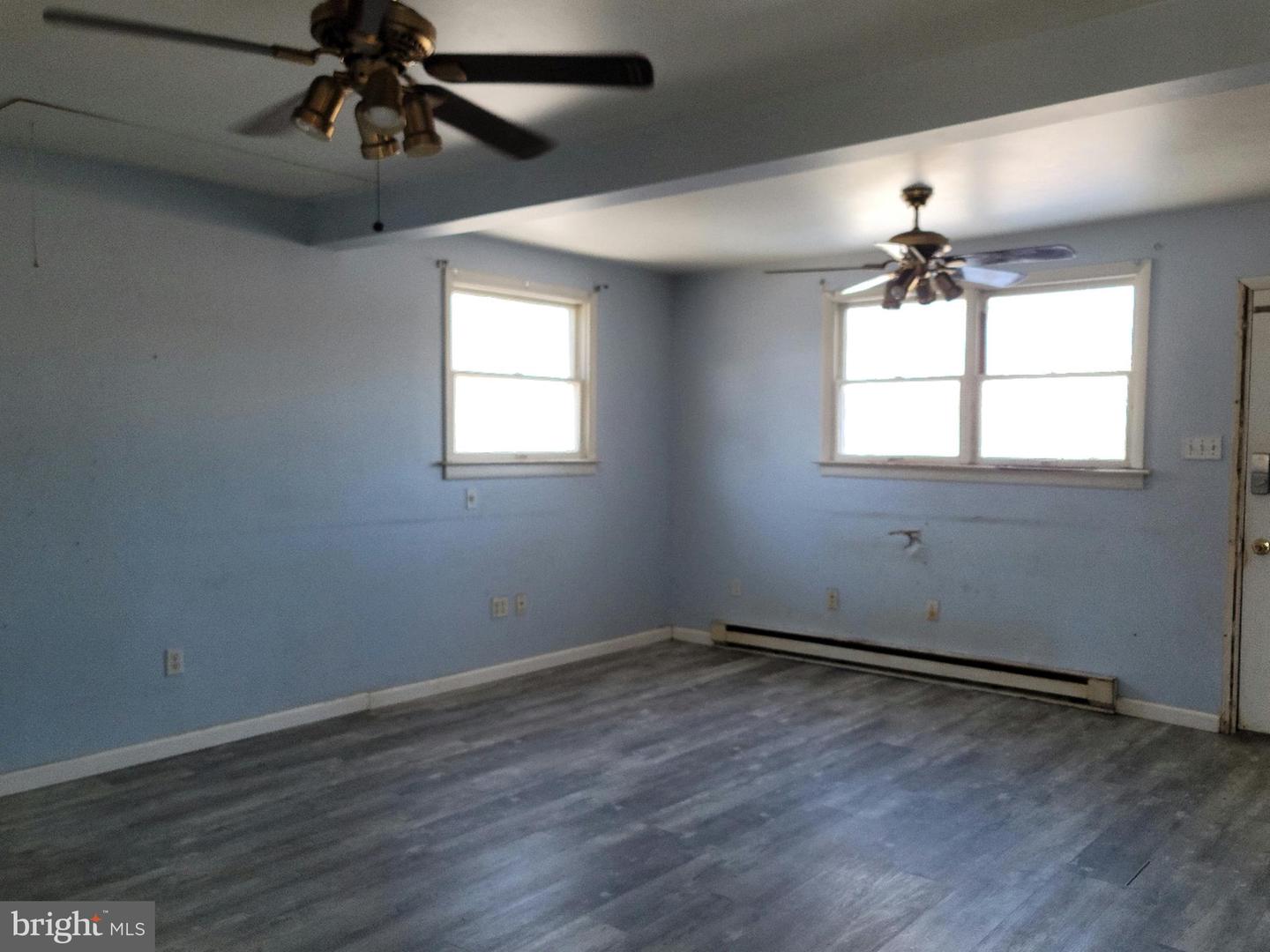 124 E Jacksonville Ave