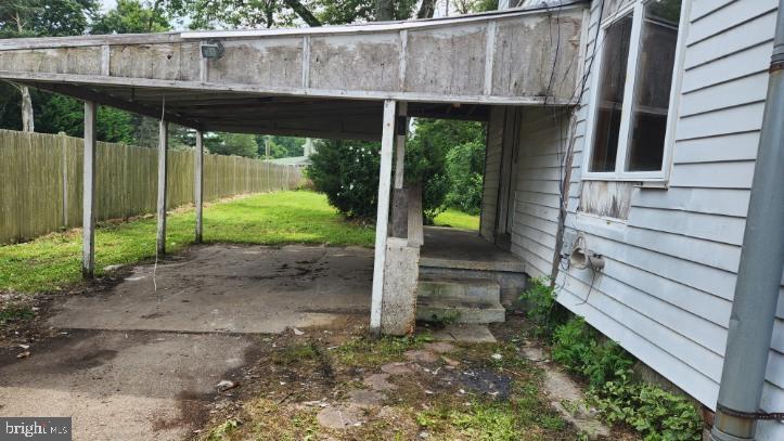 1639 N Main St