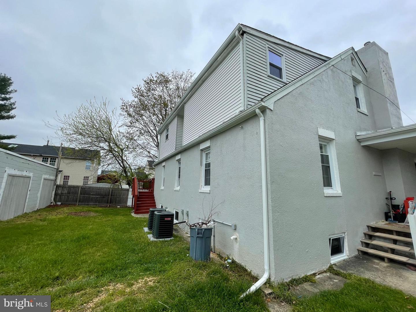 1109 N Main St