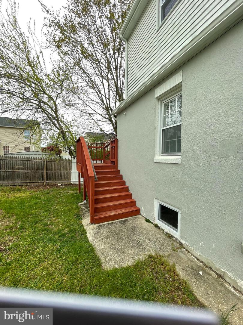 1109 N Main St