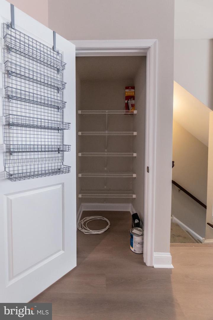 2403 FARMALL LN