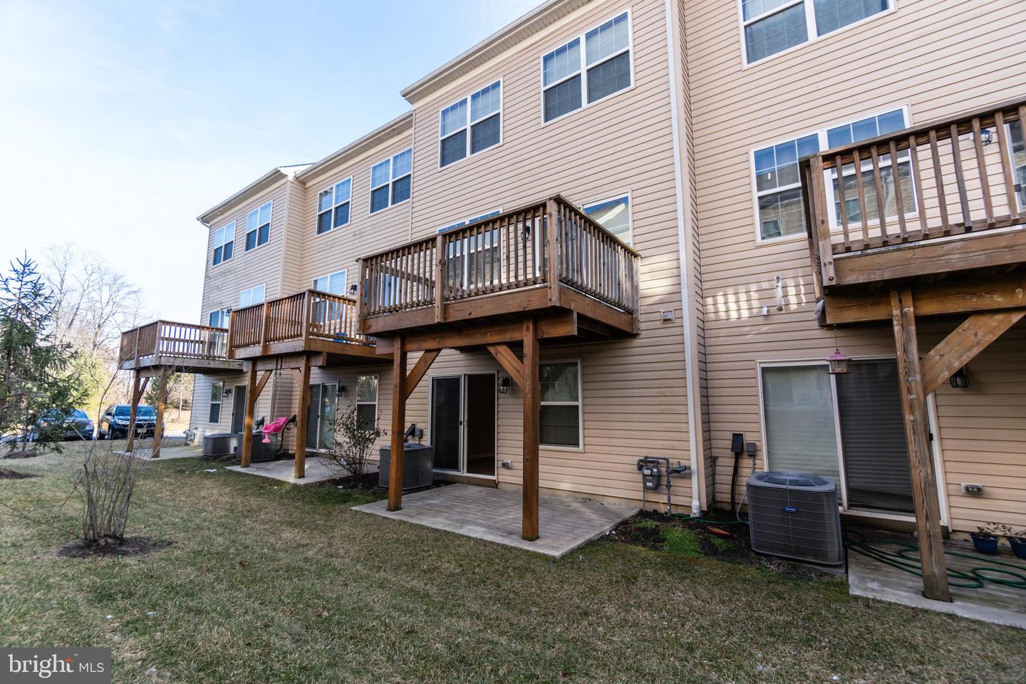 2403 FARMALL LN