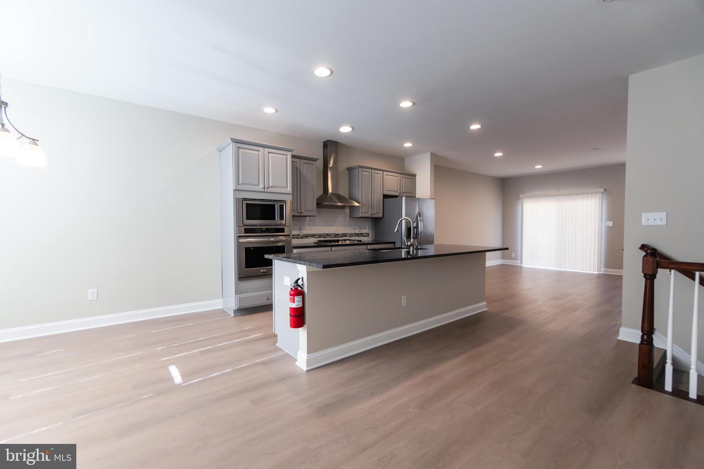 2403 FARMALL LN