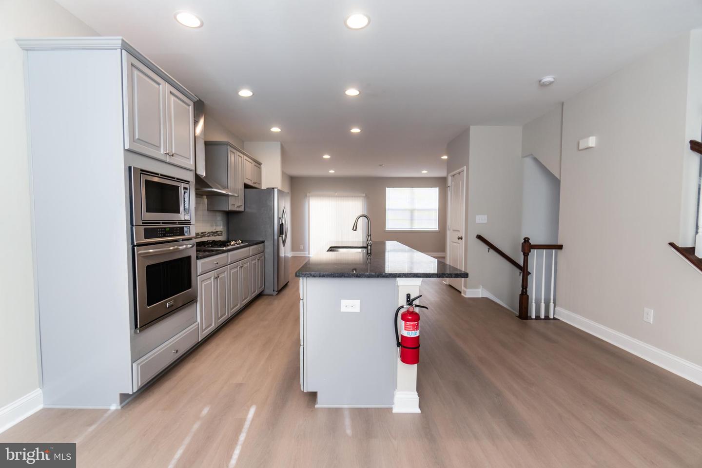 2403 FARMALL LN