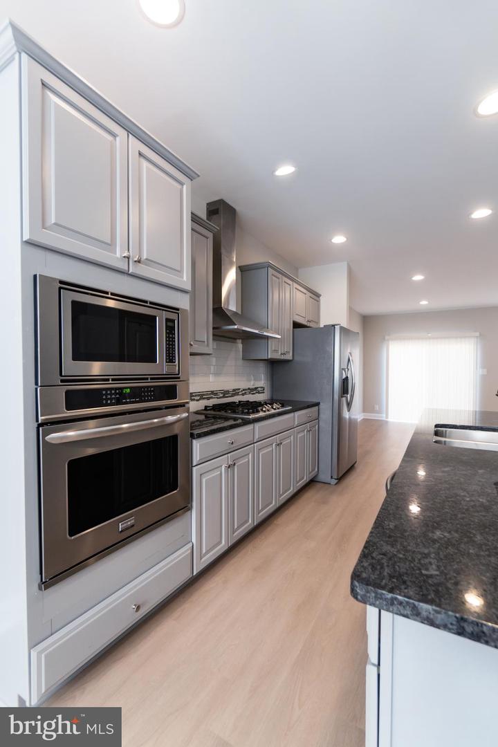 2403 FARMALL LN