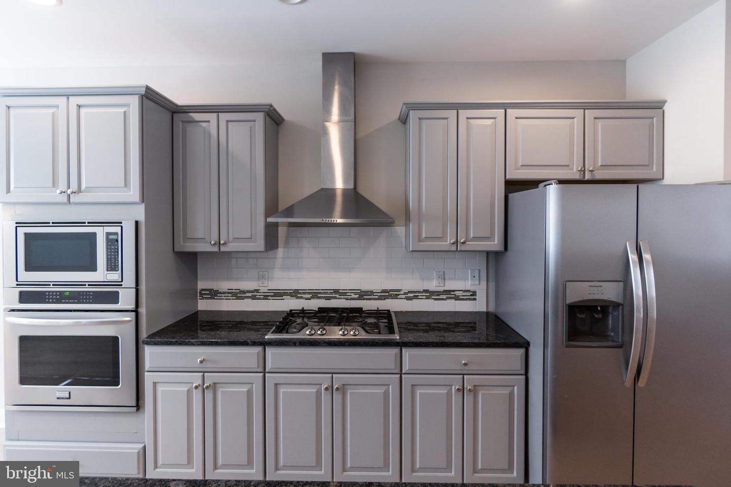 2403 FARMALL LN