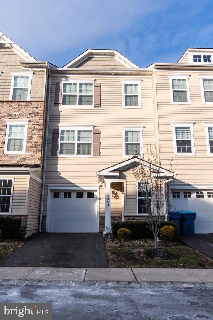 2403 FARMALL LN