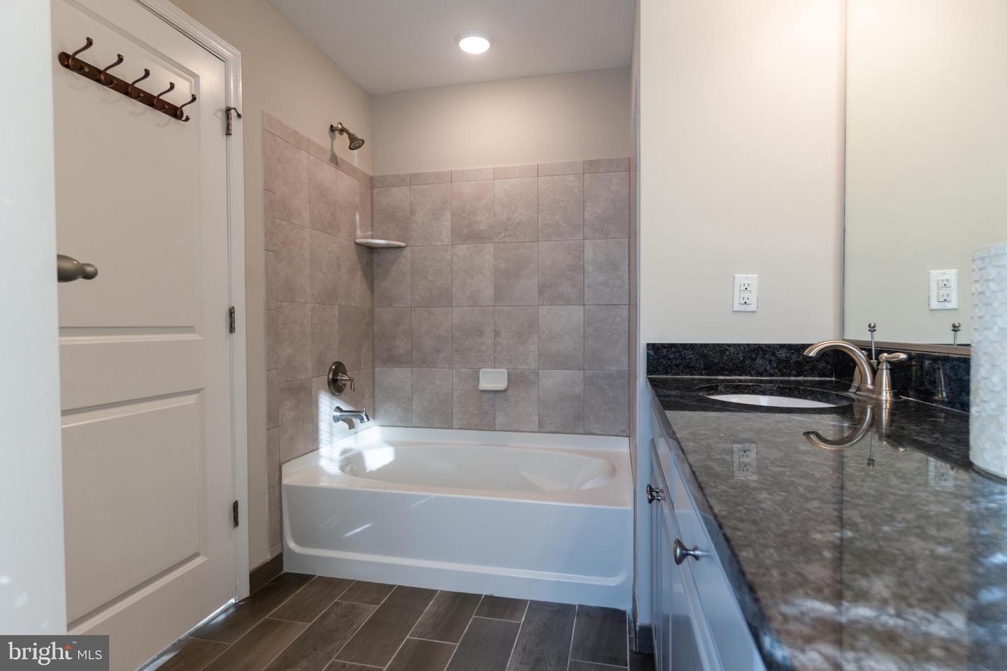 2403 FARMALL LN