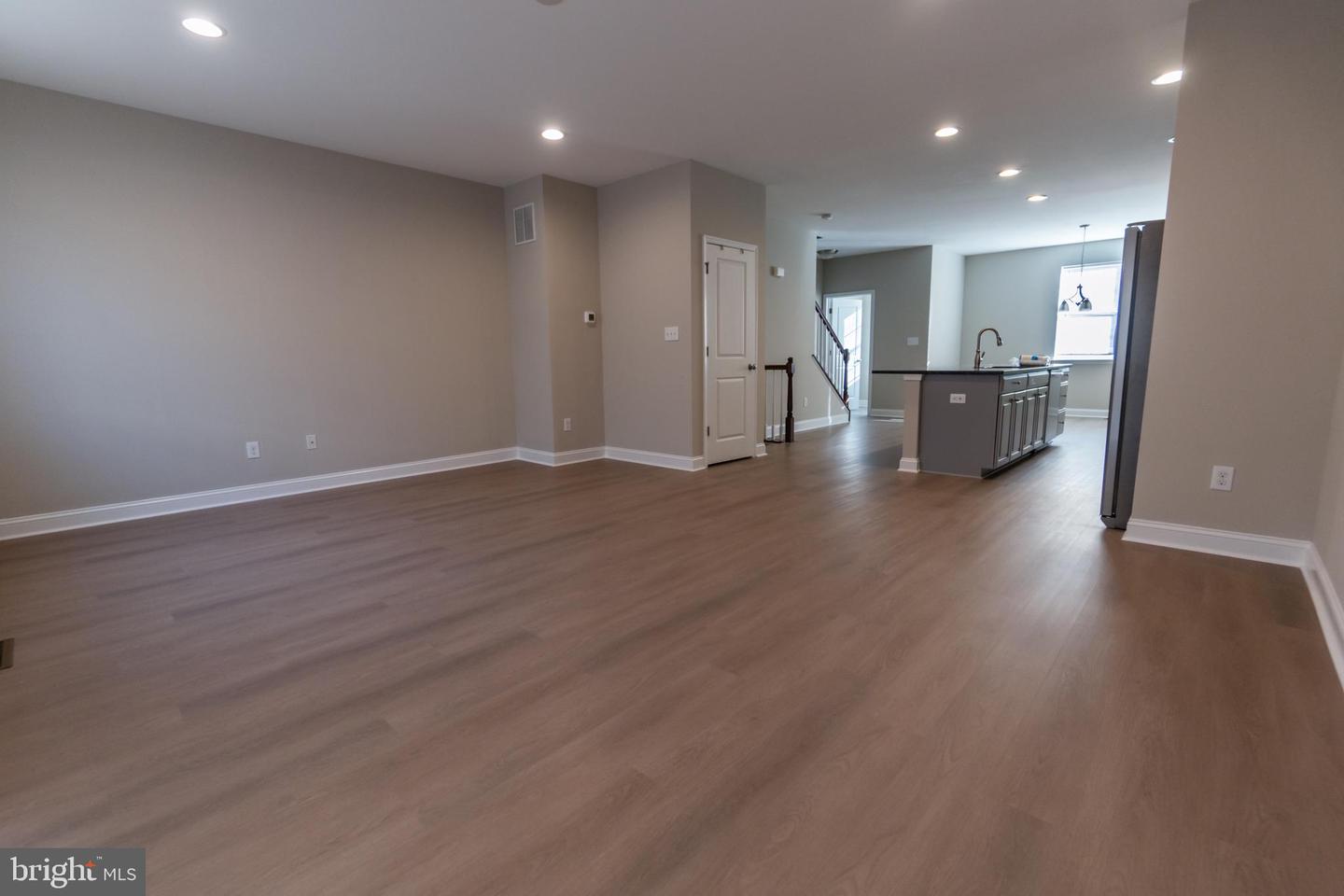 2403 FARMALL LN