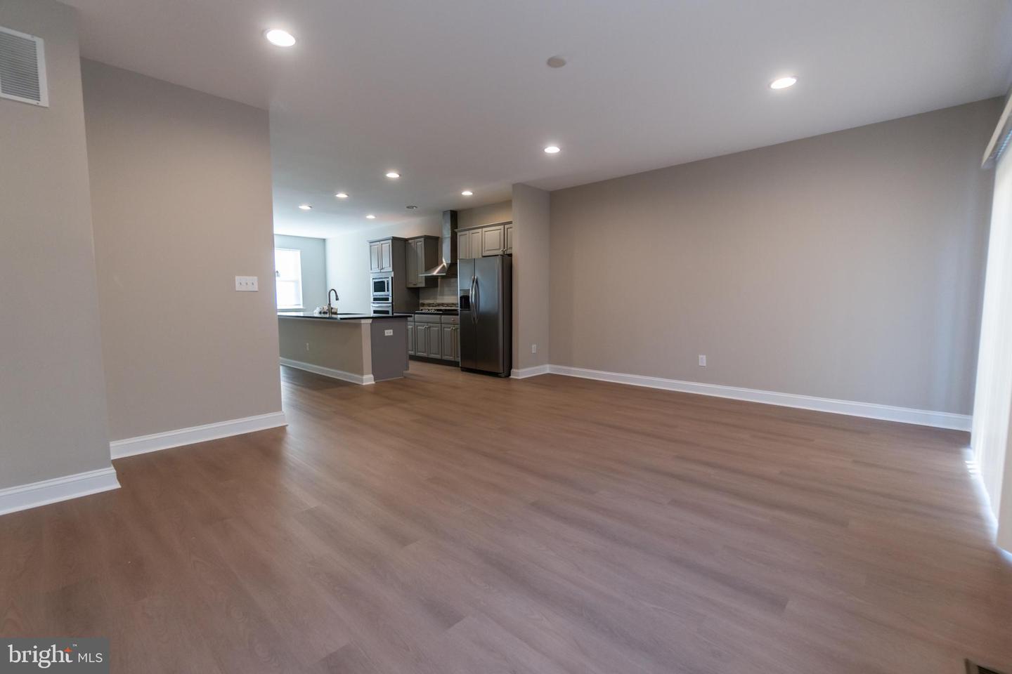 2403 FARMALL LN