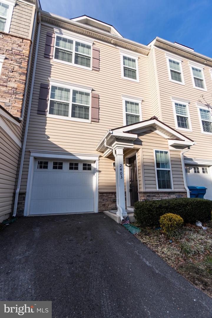 2403 FARMALL LN