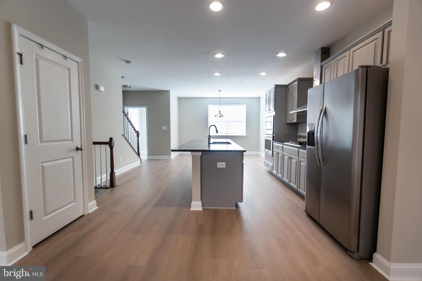 2403 FARMALL LN