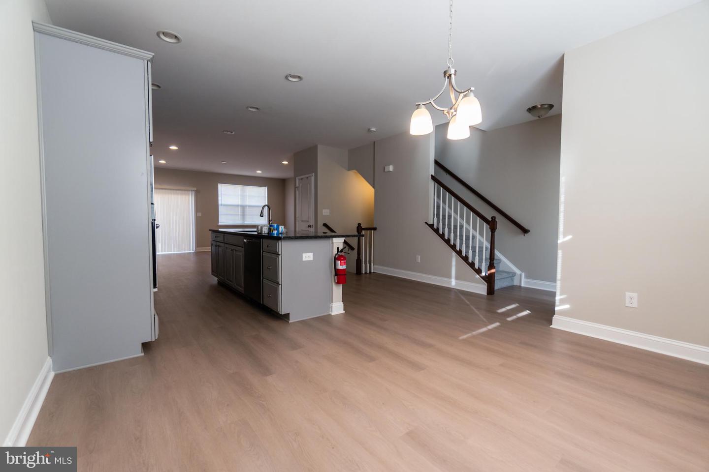 2403 FARMALL LN