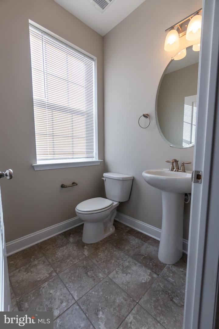 2403 FARMALL LN