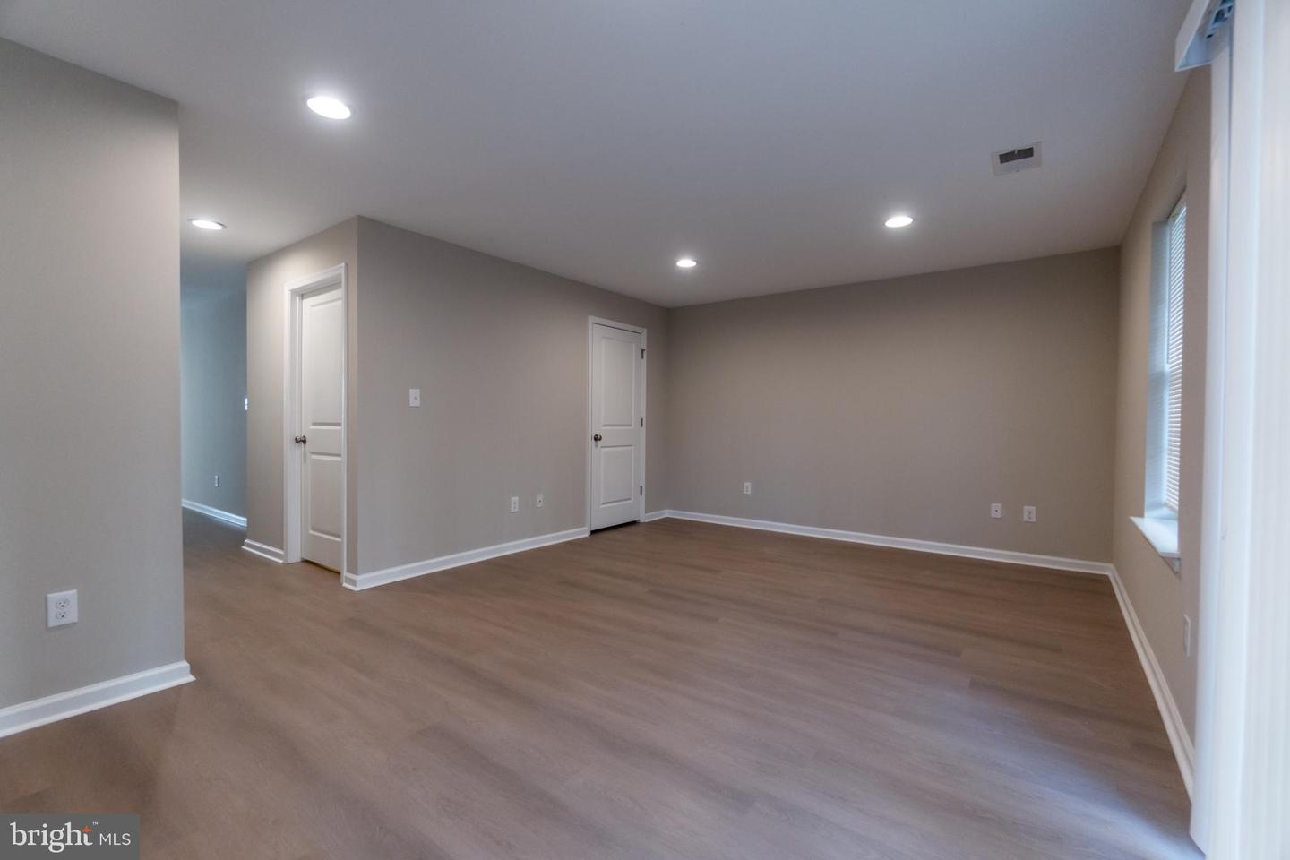 2403 FARMALL LN