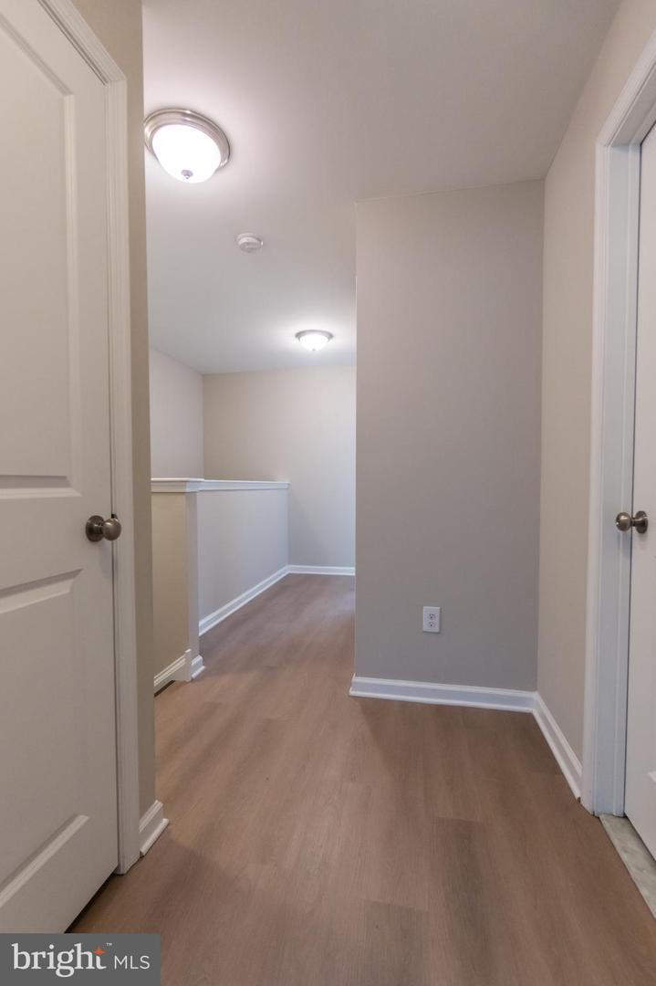 2403 FARMALL LN