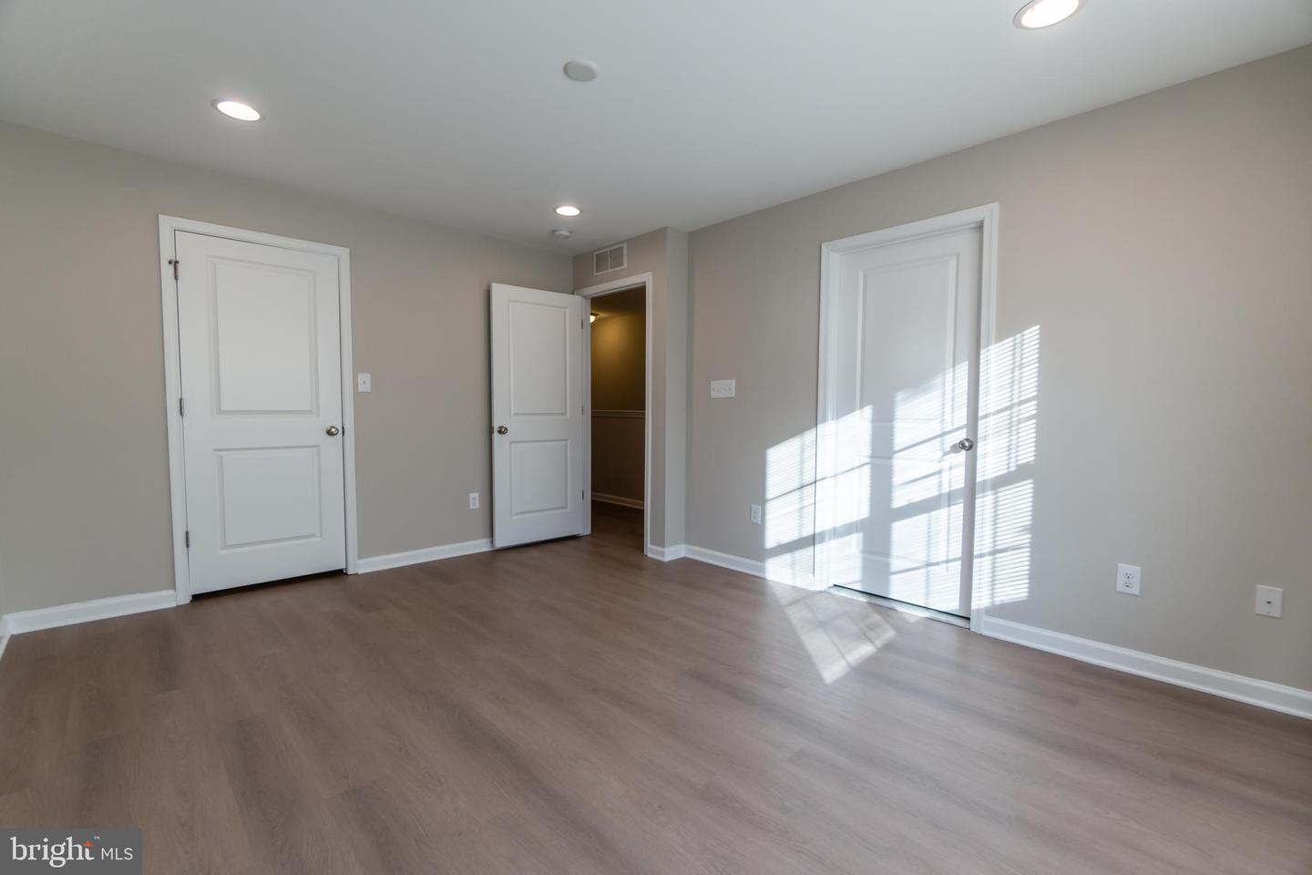 2403 FARMALL LN