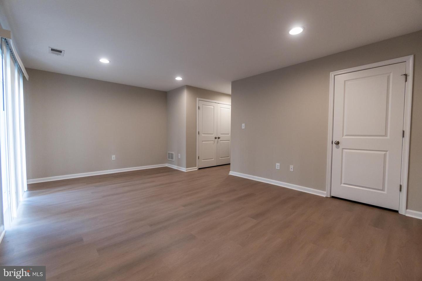 2403 FARMALL LN