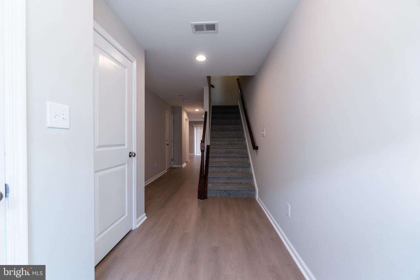 2403 FARMALL LN
