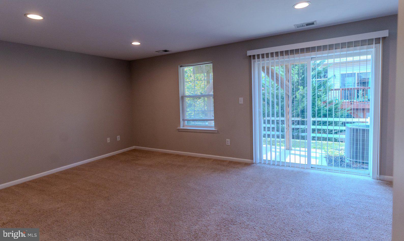 1606 HIGHTS FARM RD