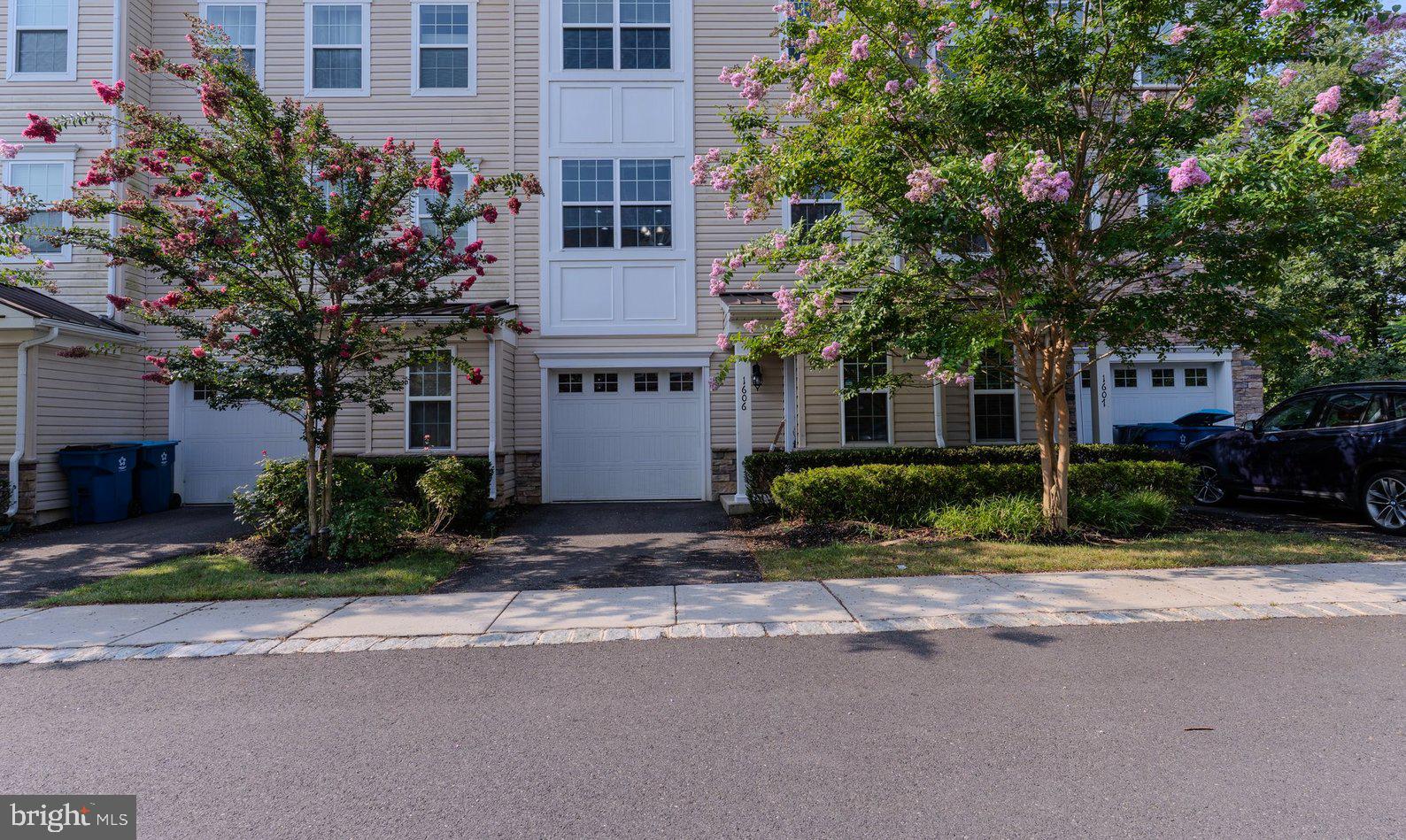 1606 HIGHTS FARM RD
