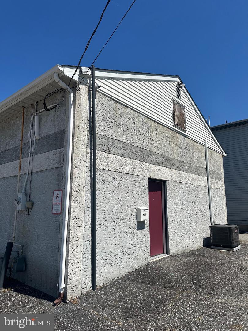 174 N Broadway