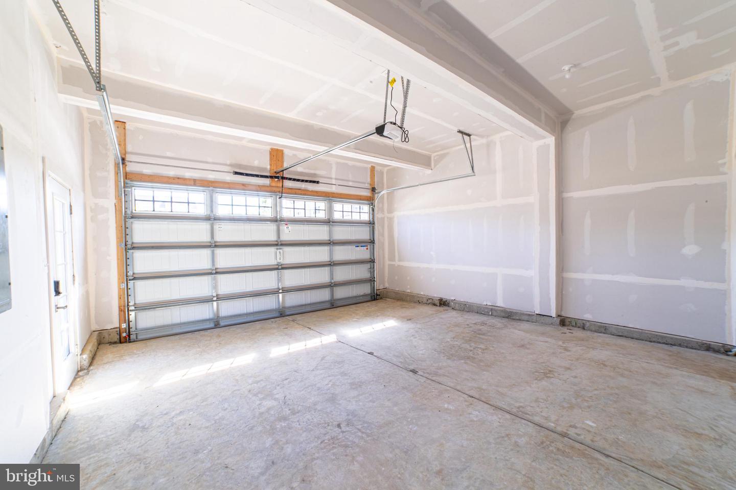 237 W Ponds Edge Dr