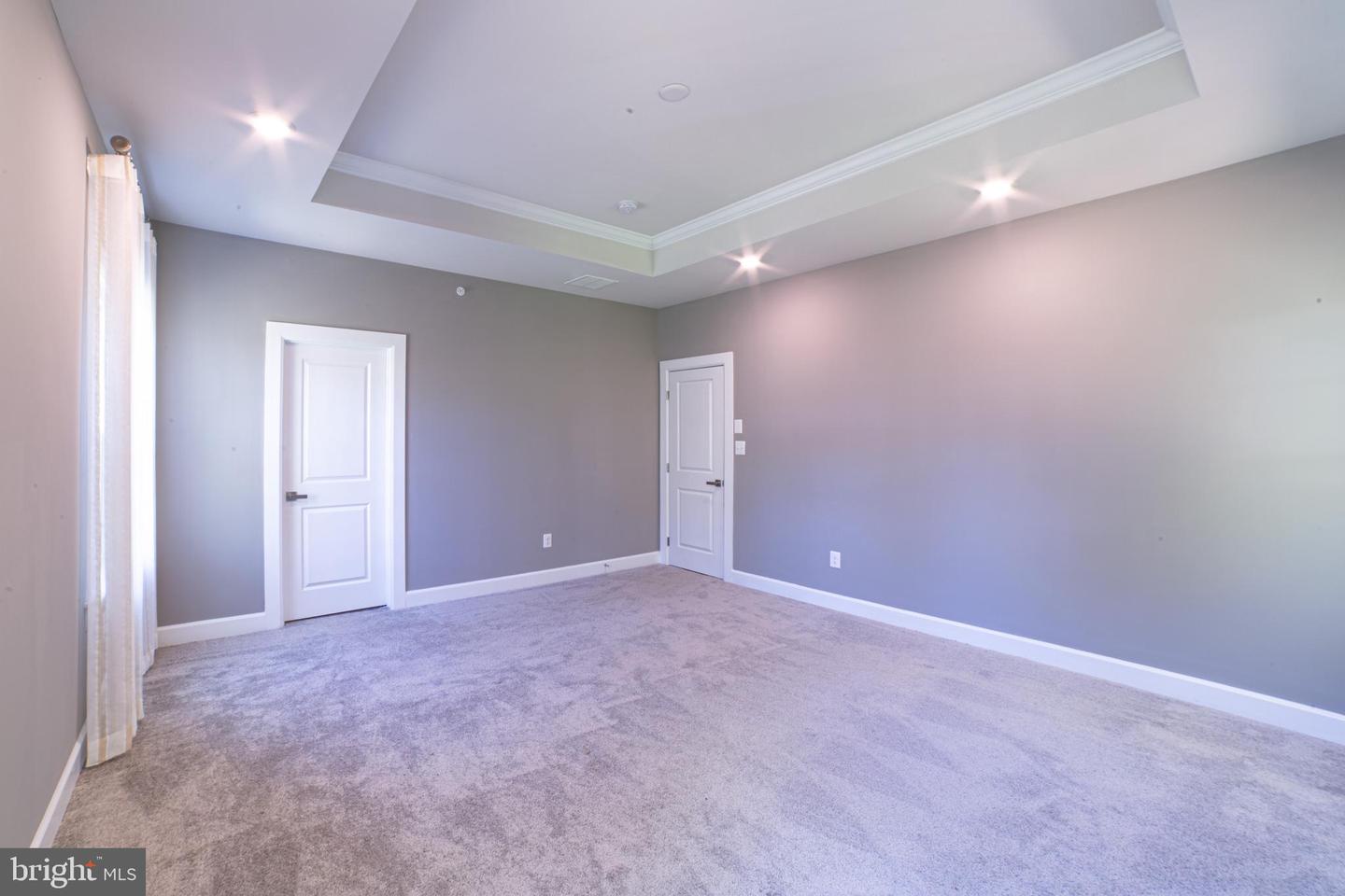 237 W Ponds Edge Dr