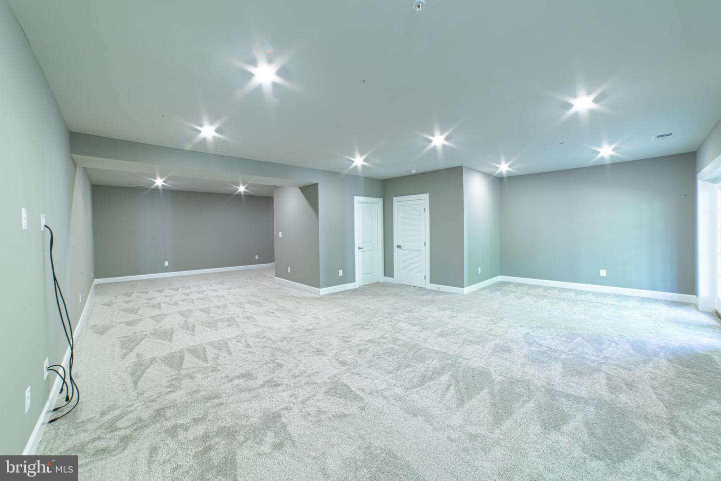 237 W Ponds Edge Dr