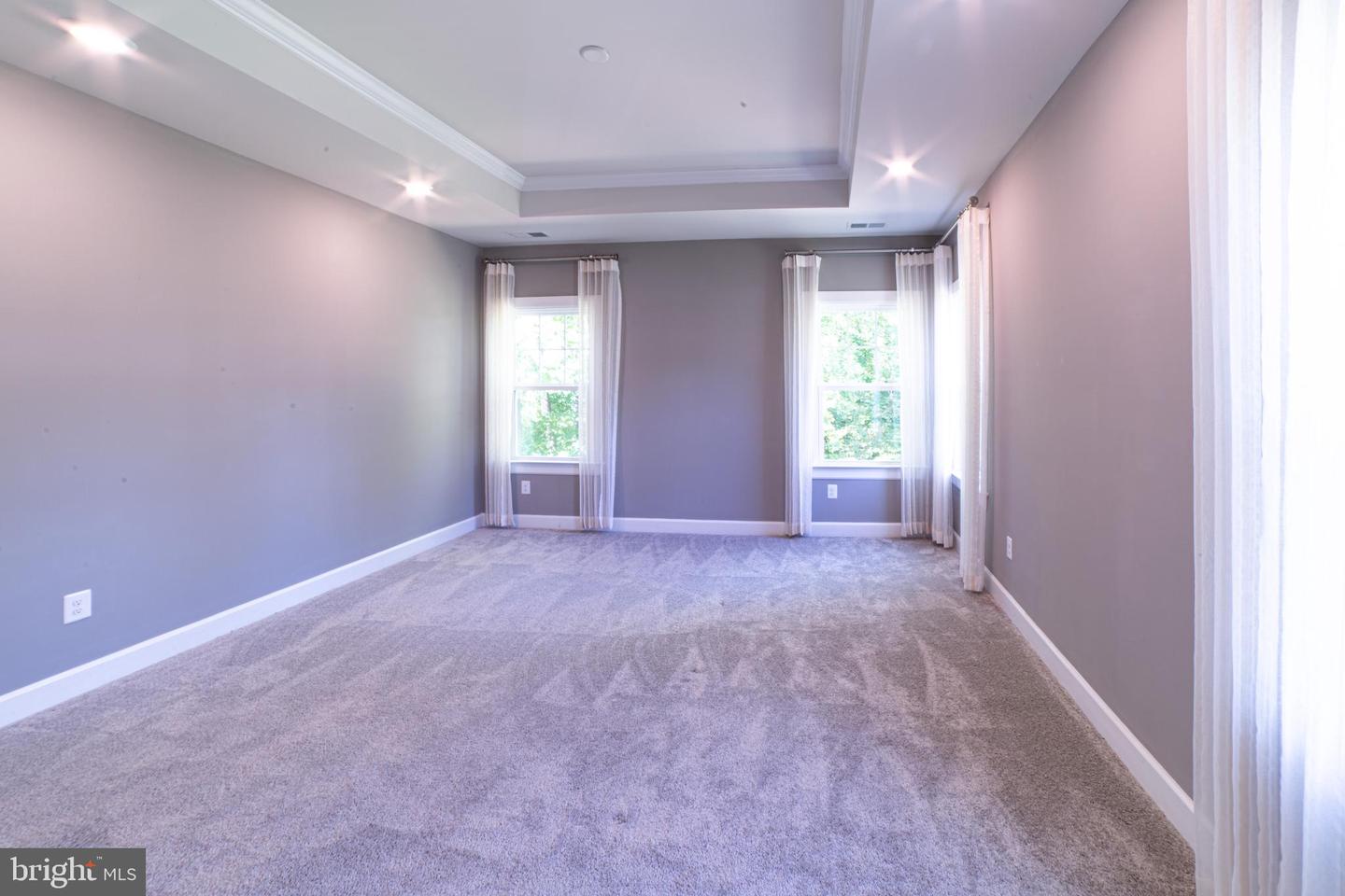 237 W Ponds Edge Dr