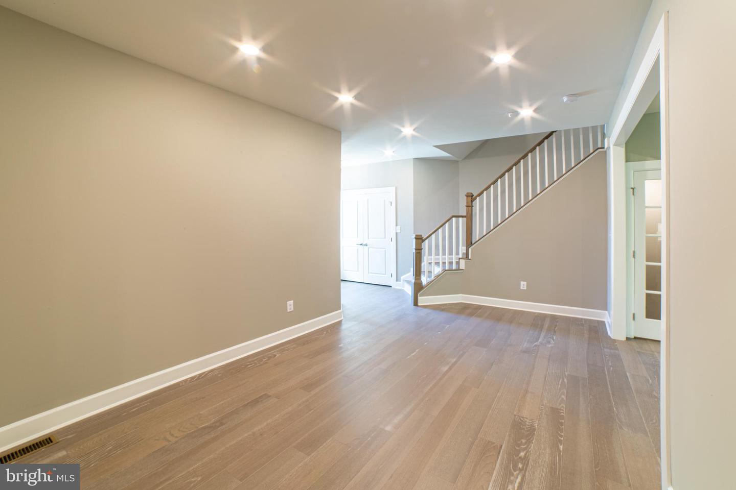 237 W Ponds Edge Dr