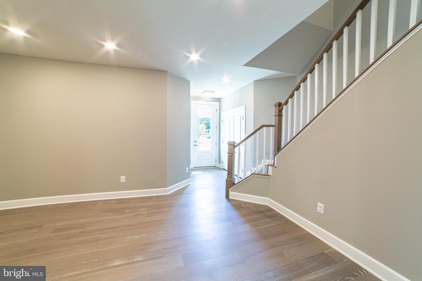 237 W Ponds Edge Dr