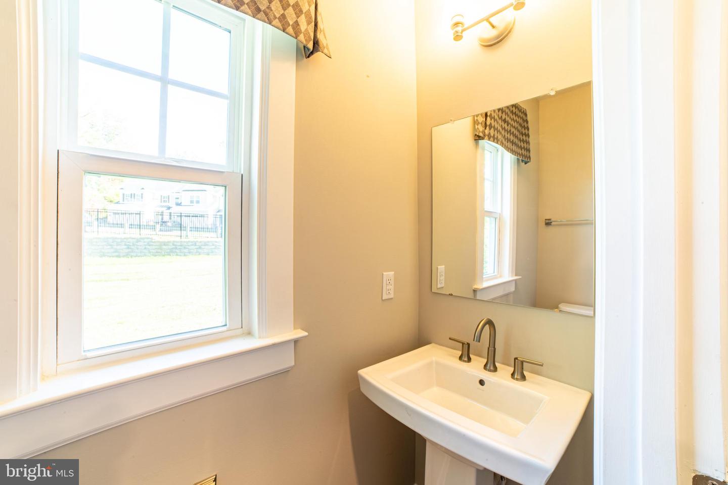 237 W Ponds Edge Dr