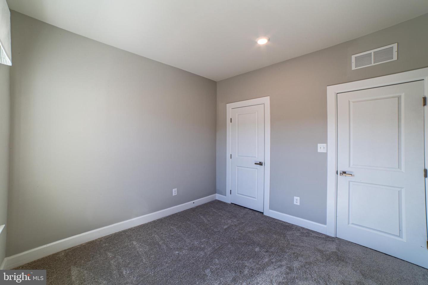 237 W Ponds Edge Dr