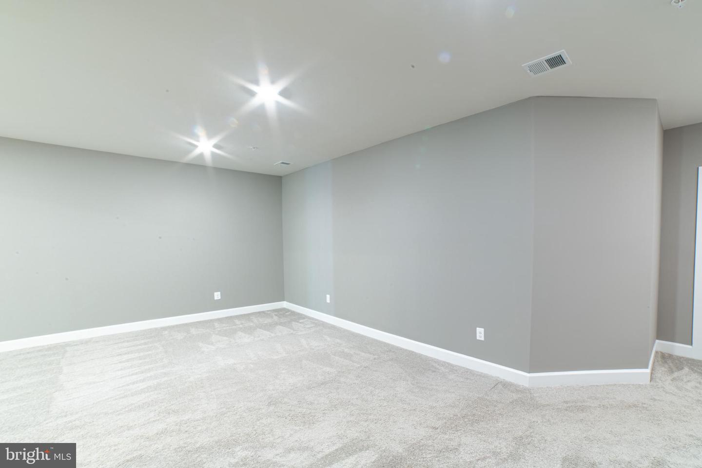 237 W Ponds Edge Dr