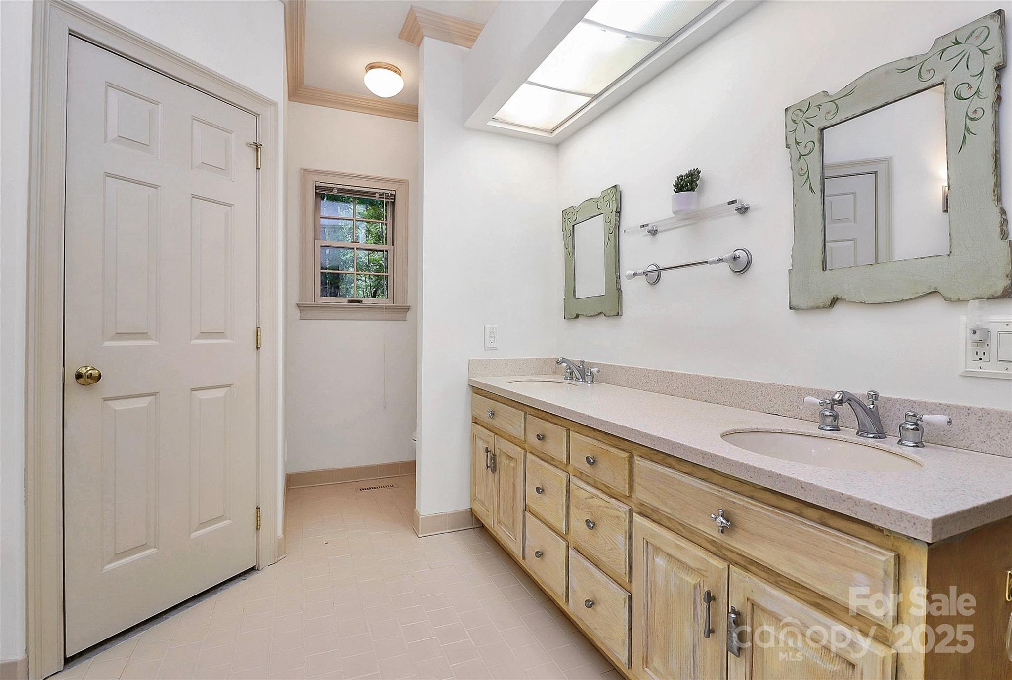 4121 Olde Roxbury Drive