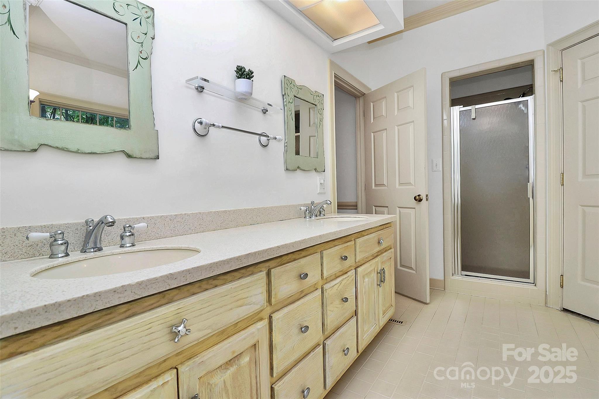 4121 Olde Roxbury Drive