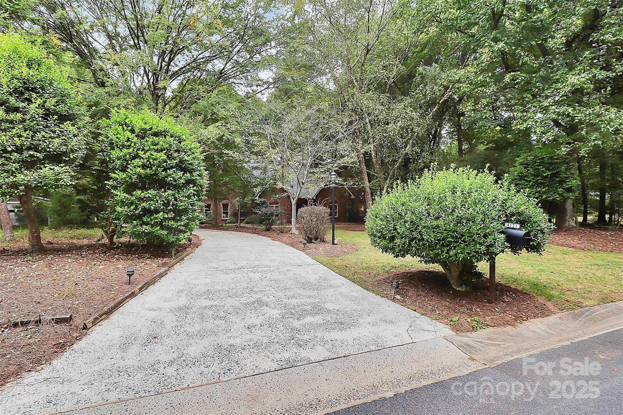 4121 Olde Roxbury Drive