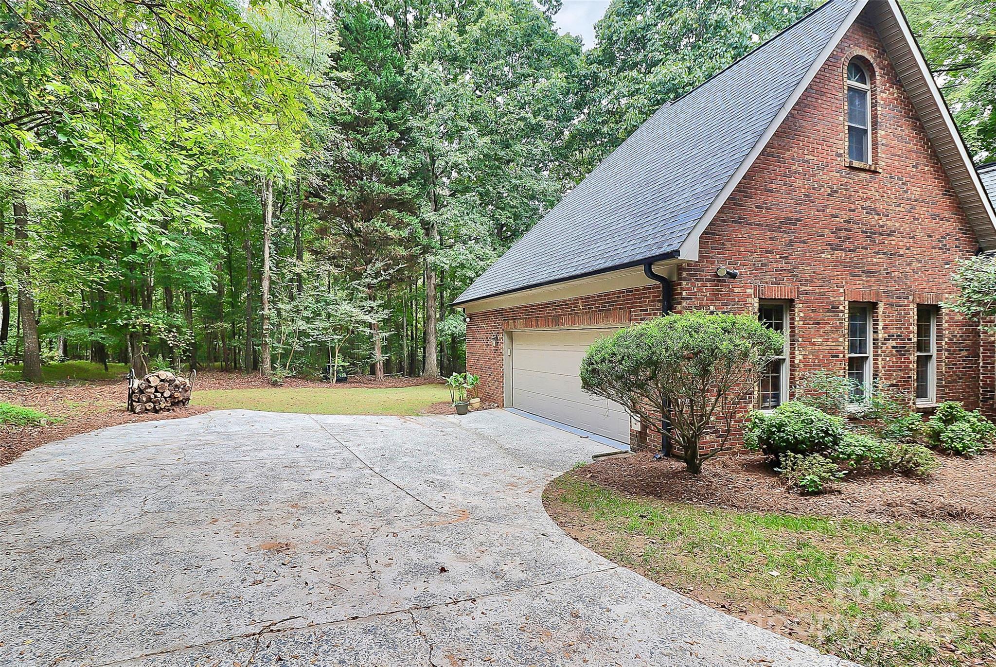 4121 Olde Roxbury Drive