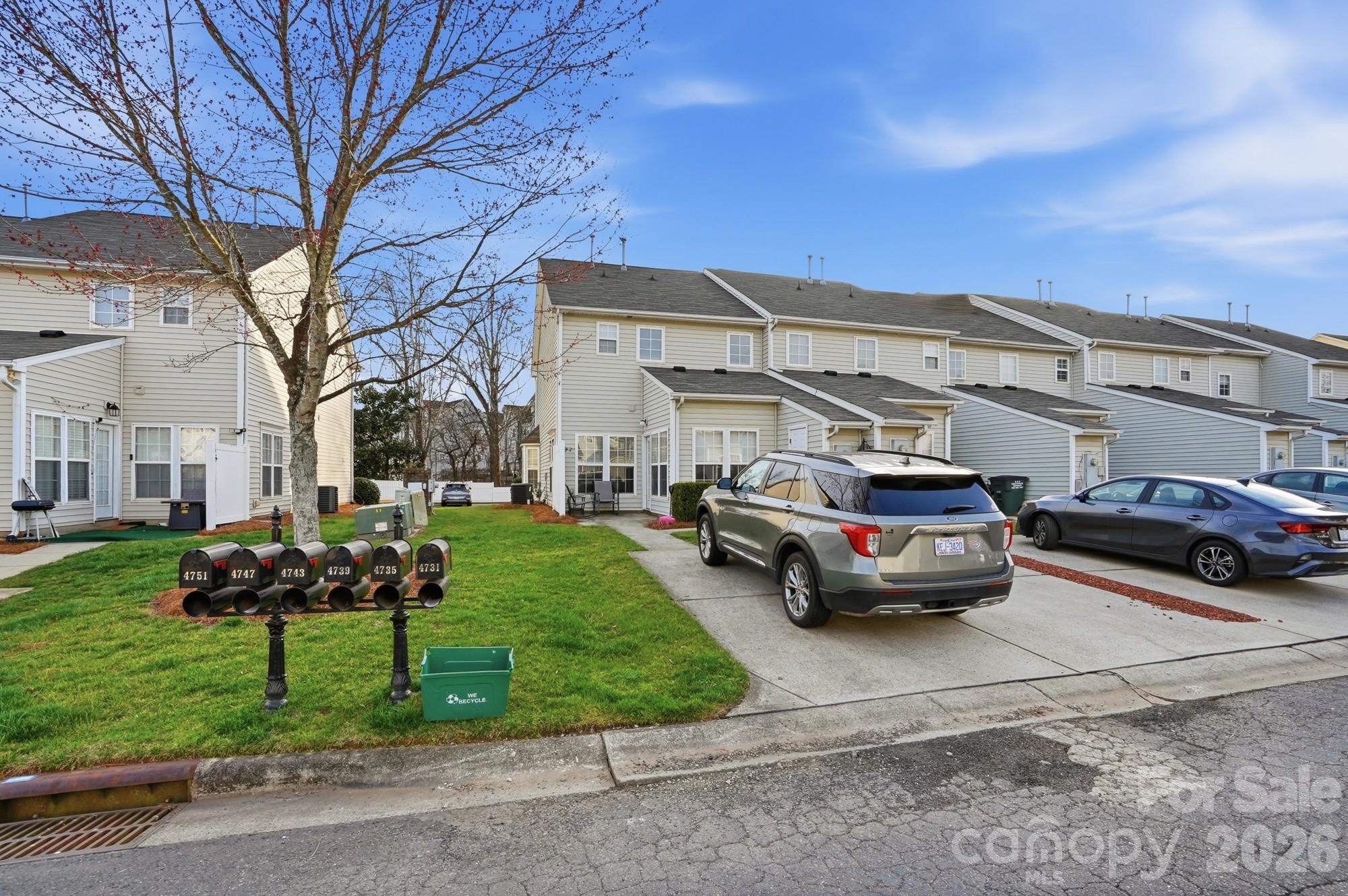 4723 Forestridge Commons Drive