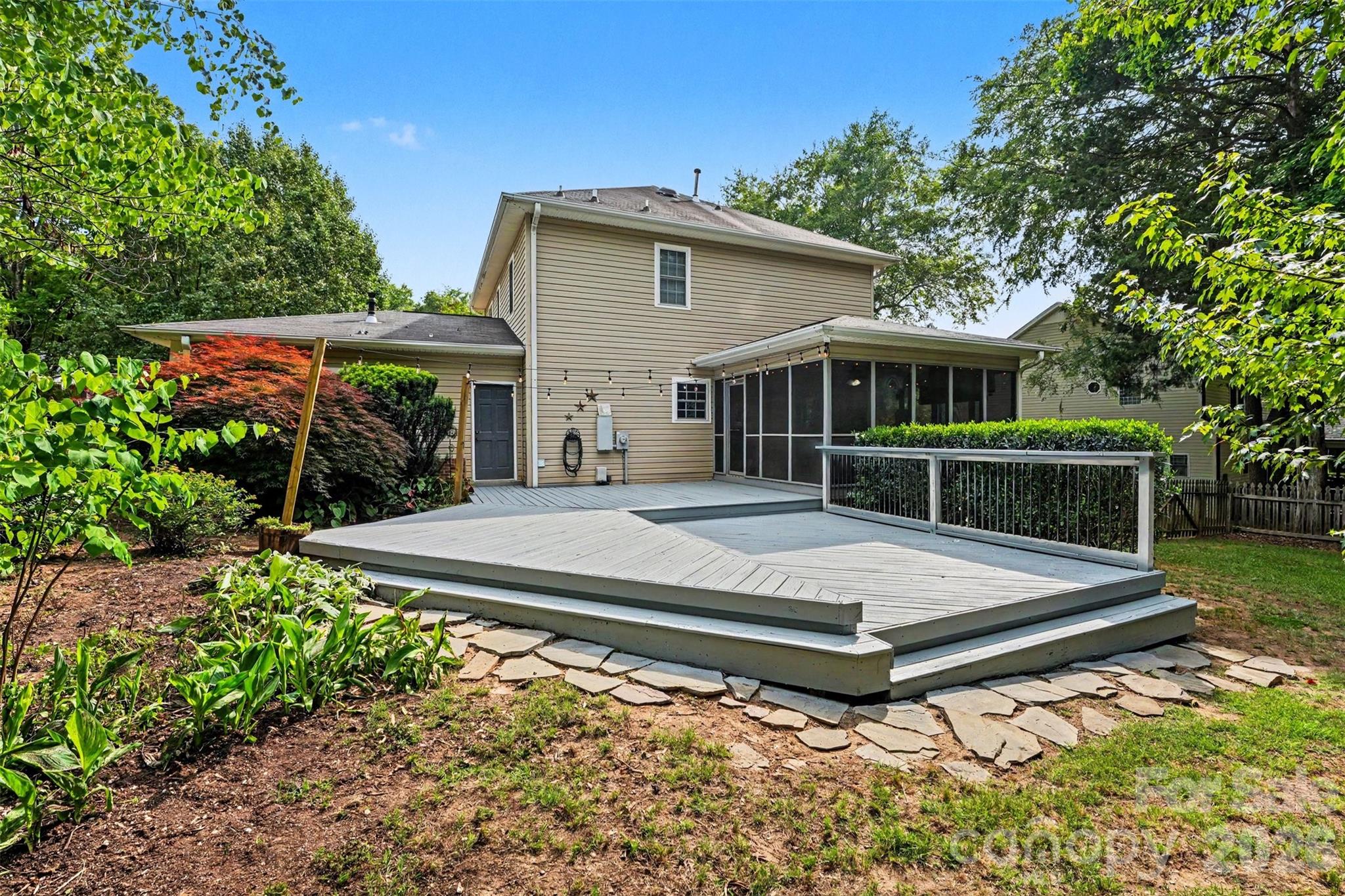 2272 Crosstrail Ridge