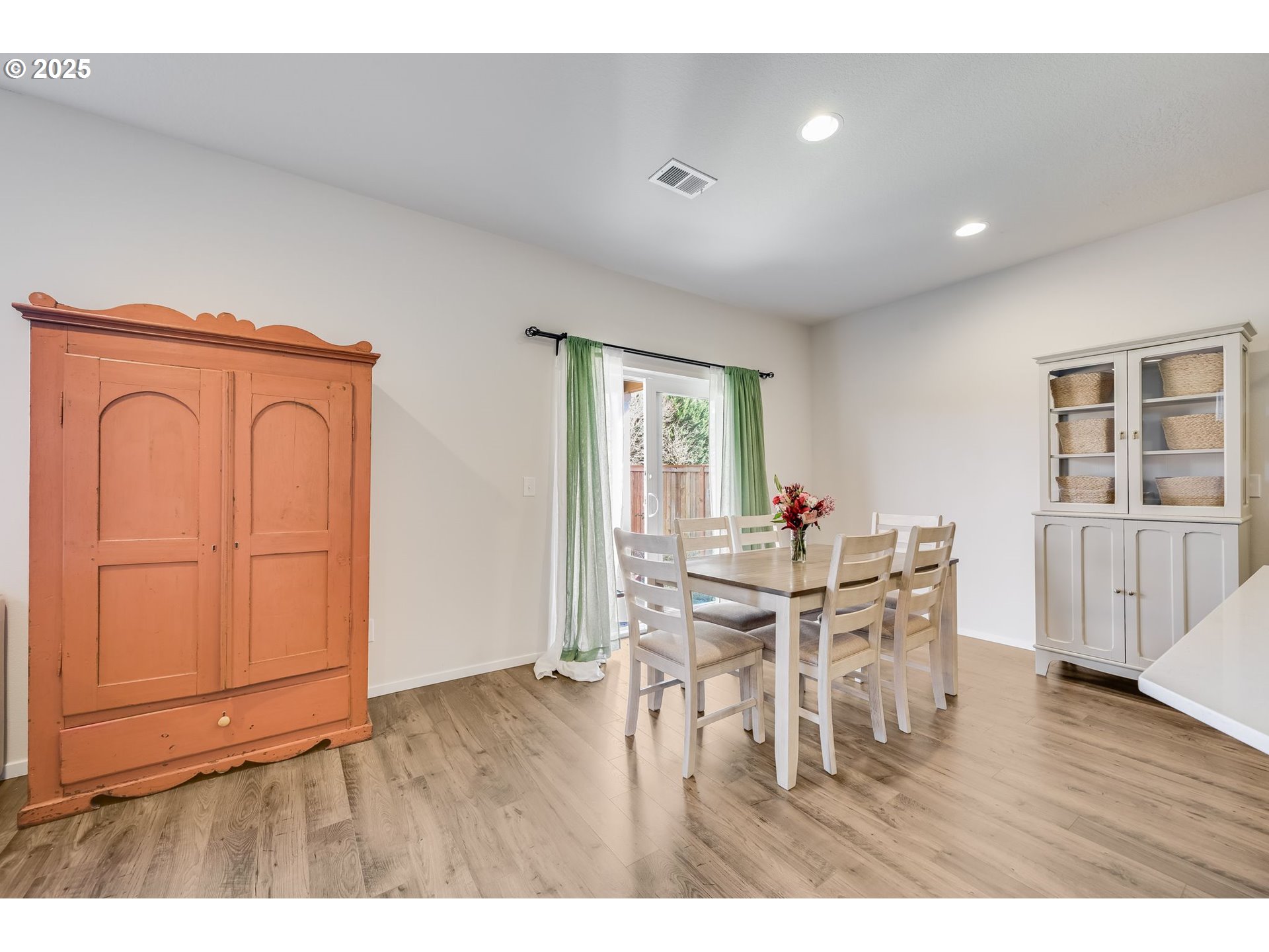 2126 S MEADOWLARK DR