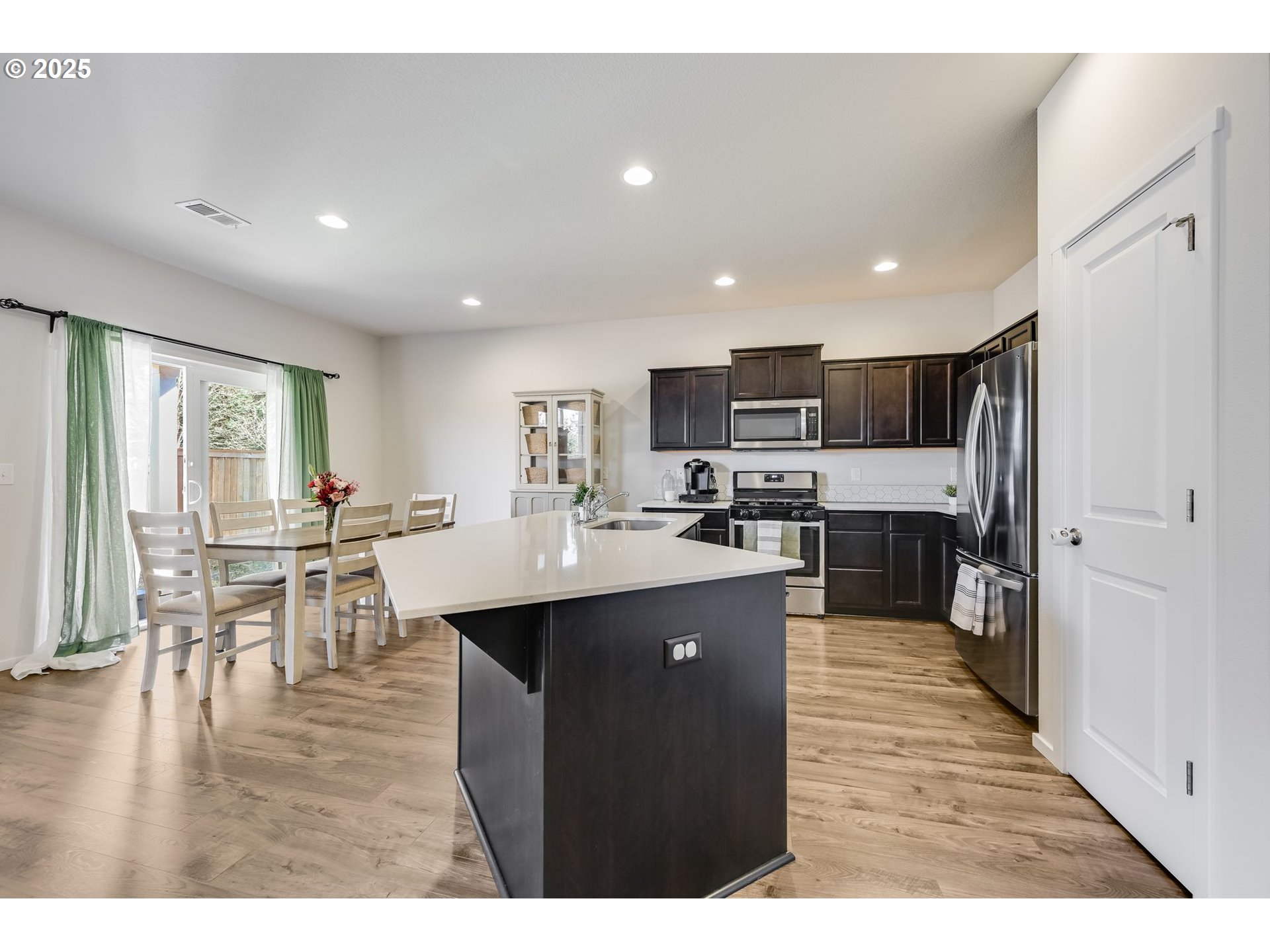 2126 S MEADOWLARK DR