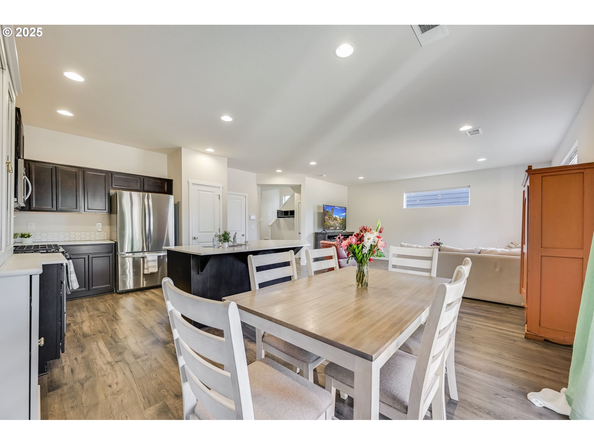 2126 S MEADOWLARK DR