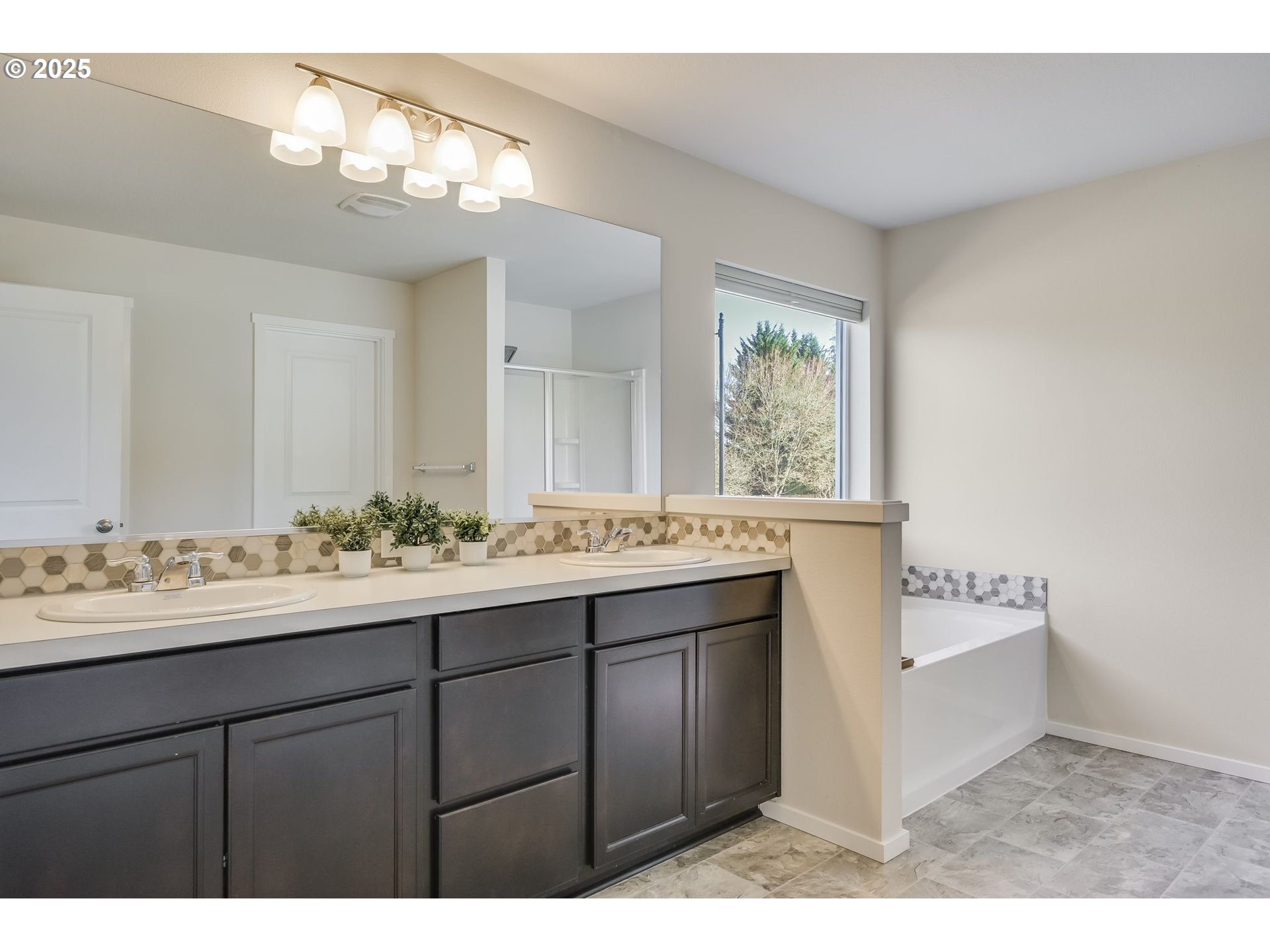 2126 S MEADOWLARK DR